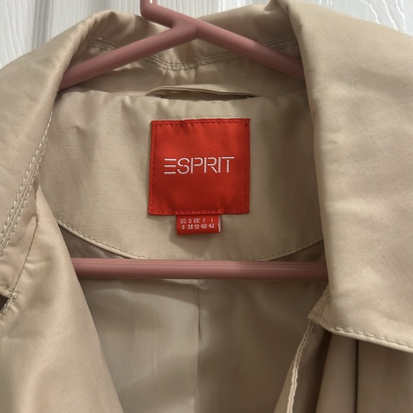 Esprit size 8 tan trenchcoat - Picture 3 of 8